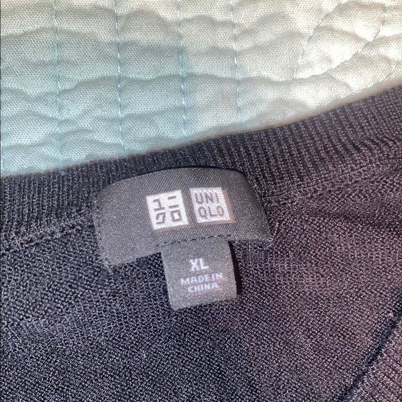 Uniqlo Wool Crewneck Sweater with Classic Fit - Picture 2 of 4
